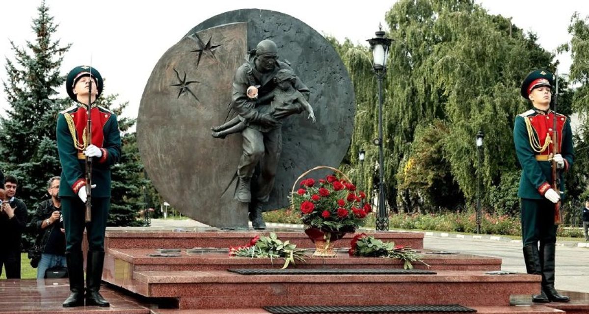 В Ульяновске почтили память Дмитрия Разумовского, погибшего при спасении детей в Беслане